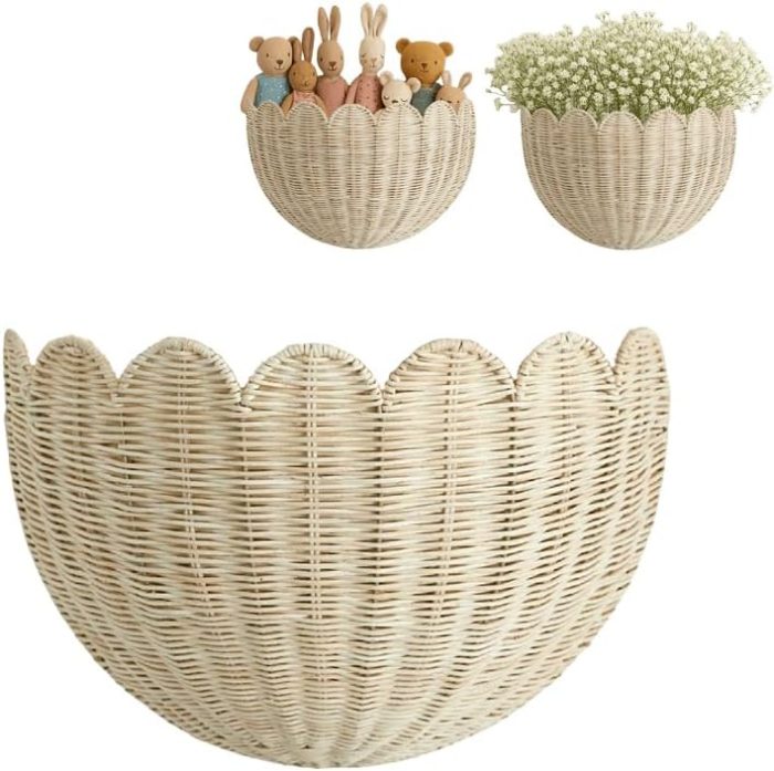 Scalloped Hanging Wicker Baskets for Wall, Scalloped Home Decor, Hanging Woven Rattan Wall Basket for Flowers Front Door Bathroom Storage (Natural)